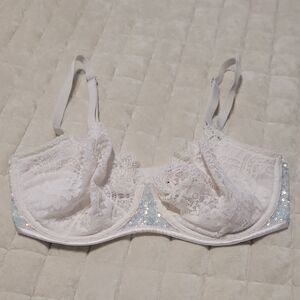 Victoria's Secret Push Up W/o Padding Cream Lace Bra with Silver Accents